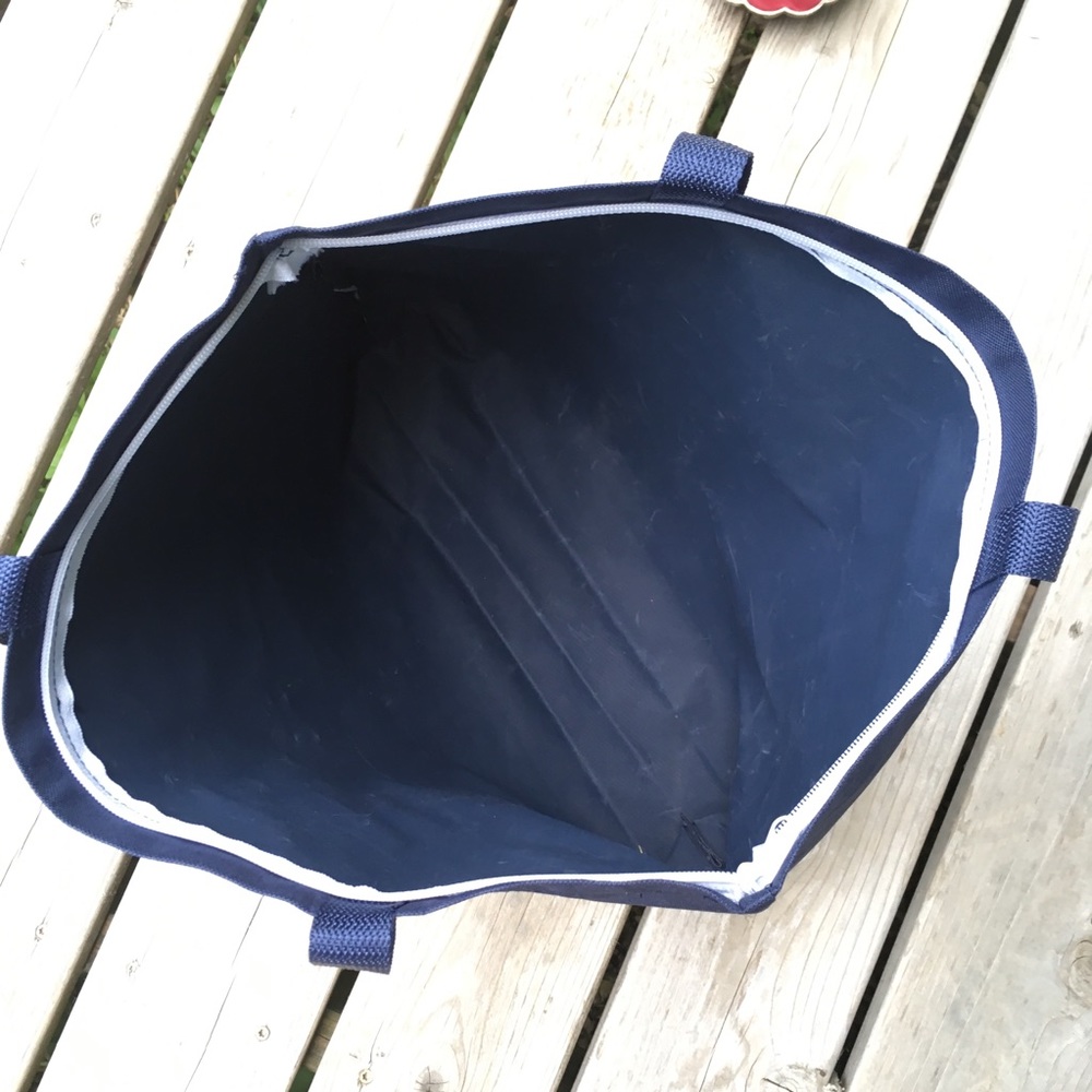⭐️HP⭐️ Zip Top Cancun Beach Tote - Picture 4 of 6